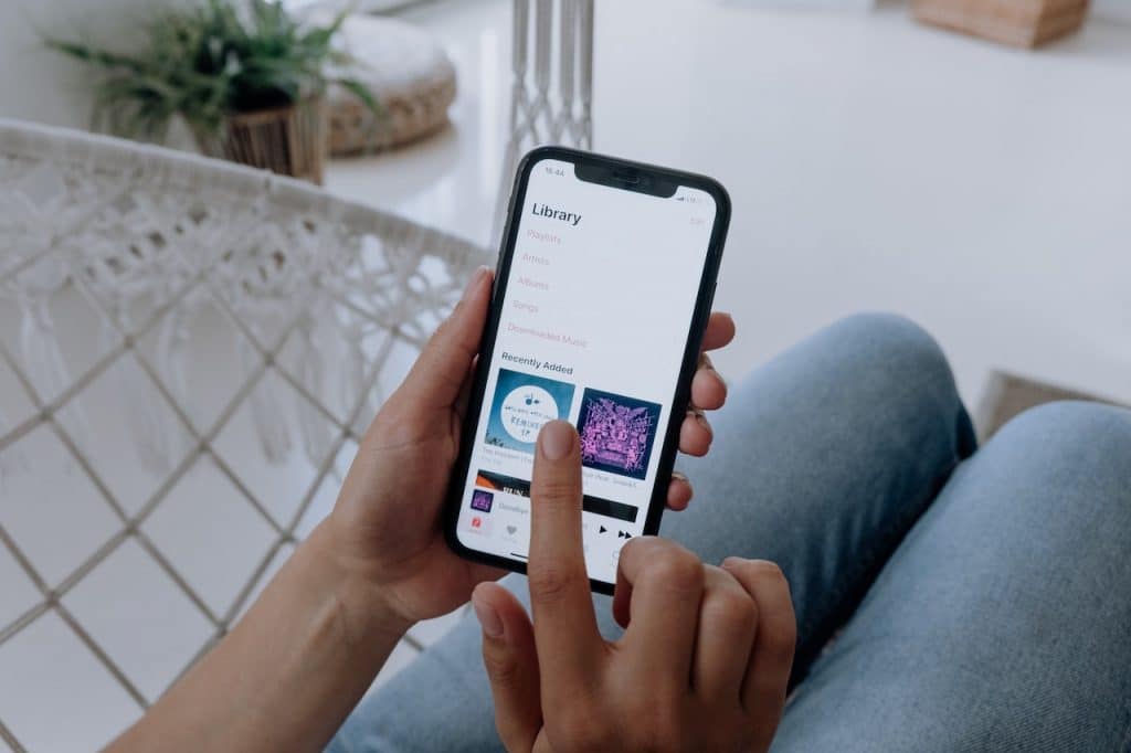 onboarding-apps-pexels-cottonbro-studio-5077428