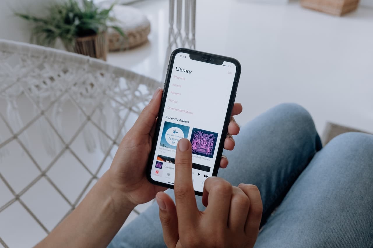 onboarding-apps-pexels-cottonbro-studio-5077428
